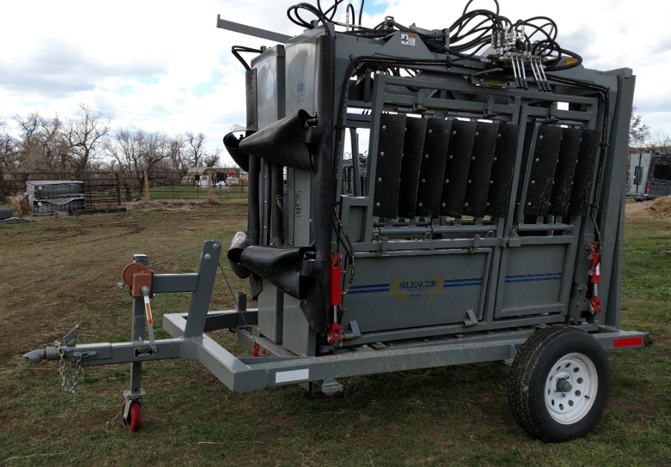 Standard Yoke Trailer for Silencer Hydraulic Chute. Standard length chute with dual controls.